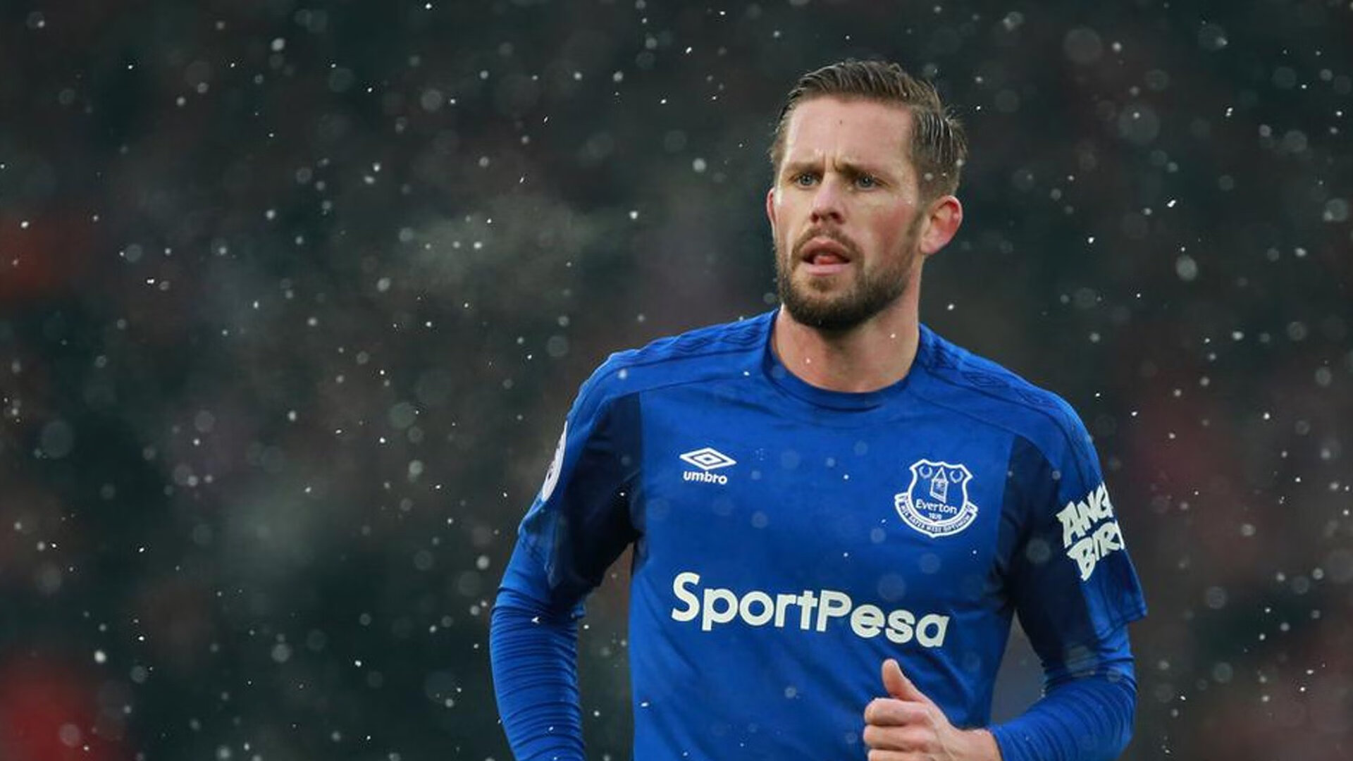 九游网游官网-亲密互动：运动员与粉丝共同参与的趣味比赛